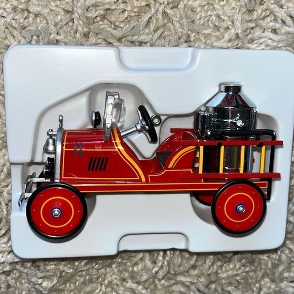 Hallmark Keepsake Cast Metal Ornament 1924 Toledo Fire Engine #6 Kiddie Car Clas - Picture 9 of 13